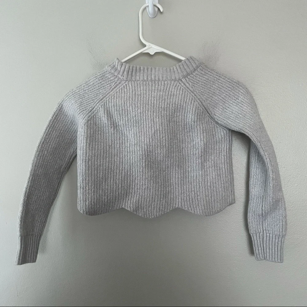 Aritzia Wilfred cropped scallop hem sweater - Picture 6 of 7